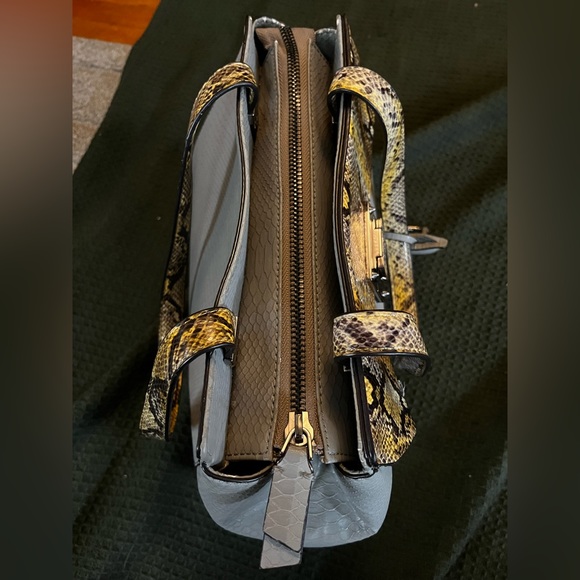 *AS IS* Guess | Grey Purse With Snake Skin Print Accents - Picture 7 of 17